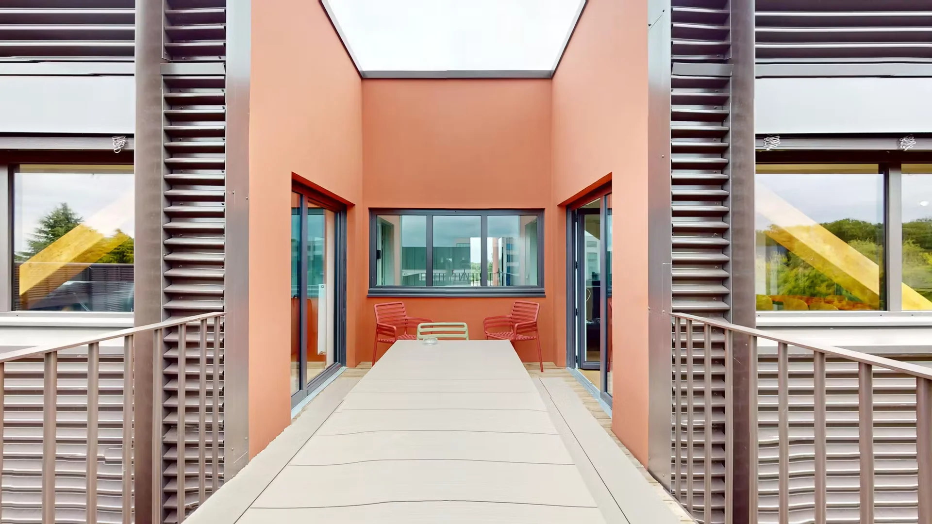 Functional student room perfect for studying in