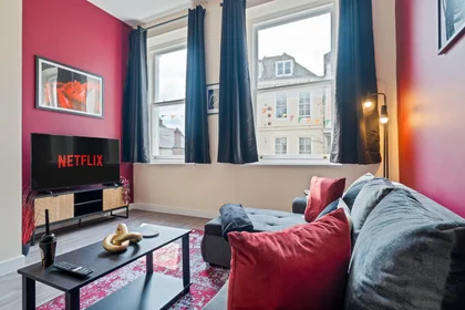 Entire apartment at High Street, Canterbury, image 1 of 10