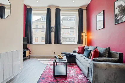 Entire apartment at High Street, Canterbury, image 3 of 10