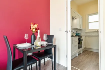Entire apartment at High Street, Canterbury, image 6 of 10