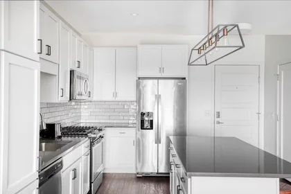 Dairenin tamamı konumu N Addison Ave, , 7 10 görüntüsü