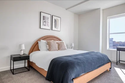 Dairenin tamamı konumu N Addison Ave, , 9 10 görüntüsü