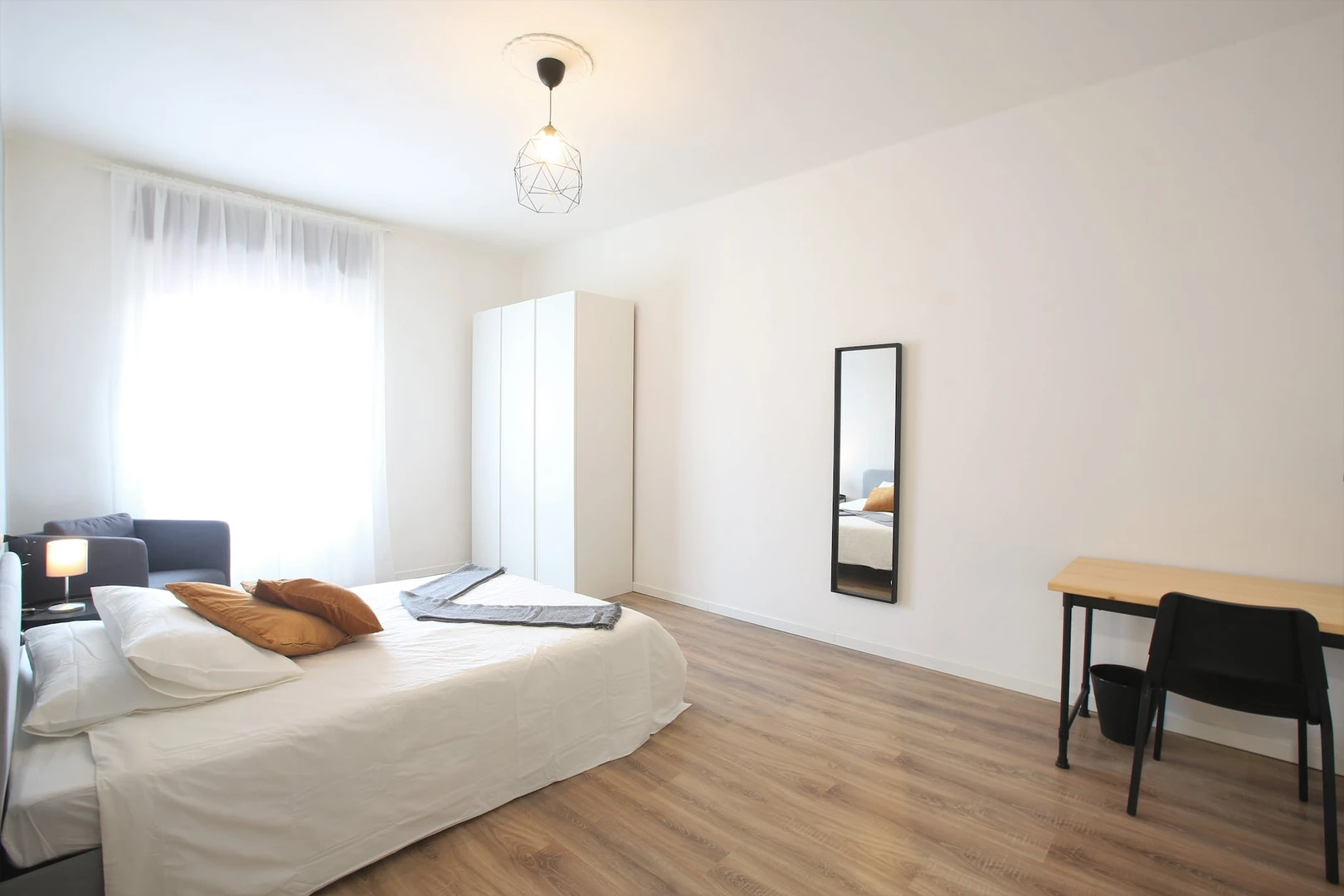 Cheap private room in Modena