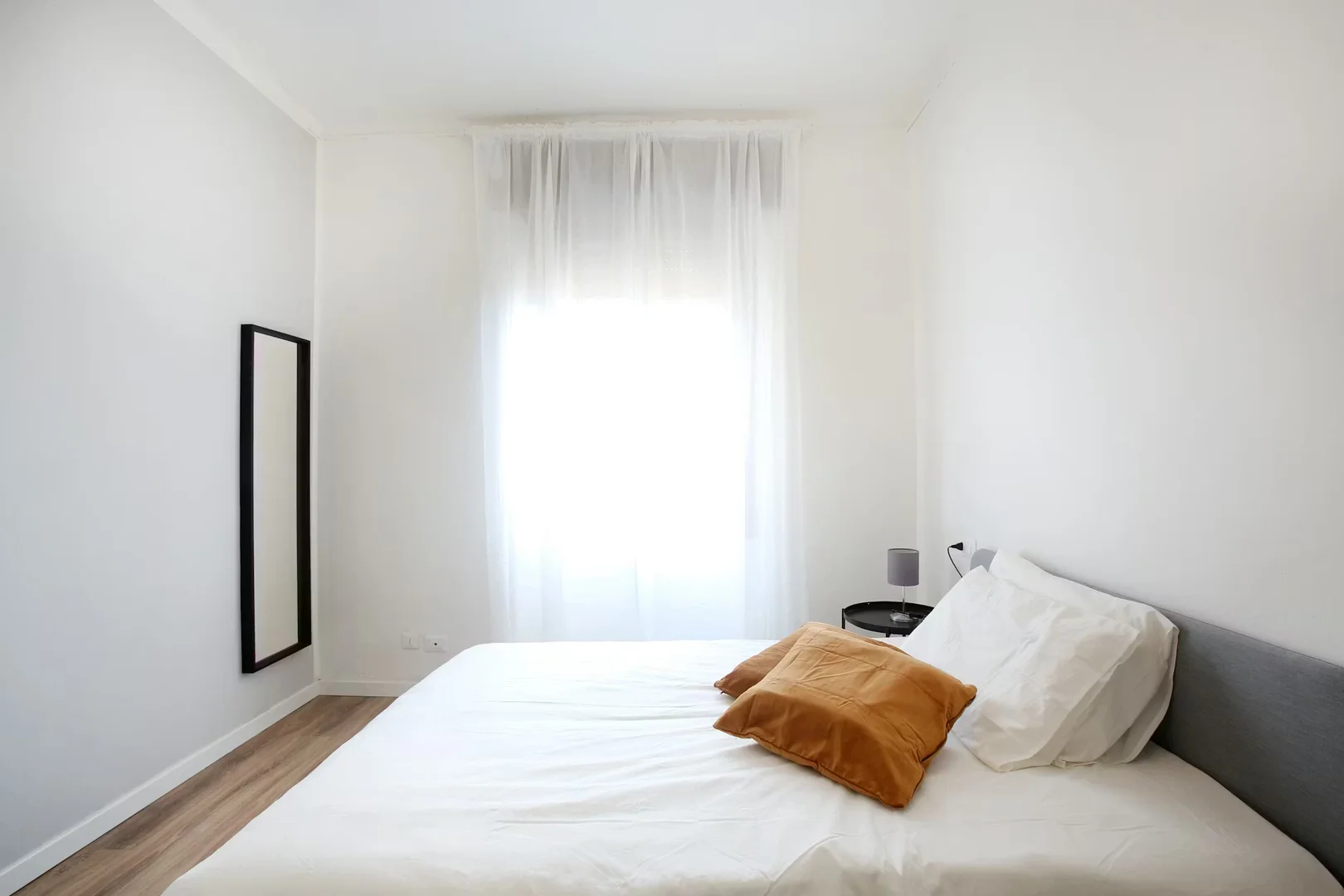 Quarto de estudante confortável e espaçoso em 