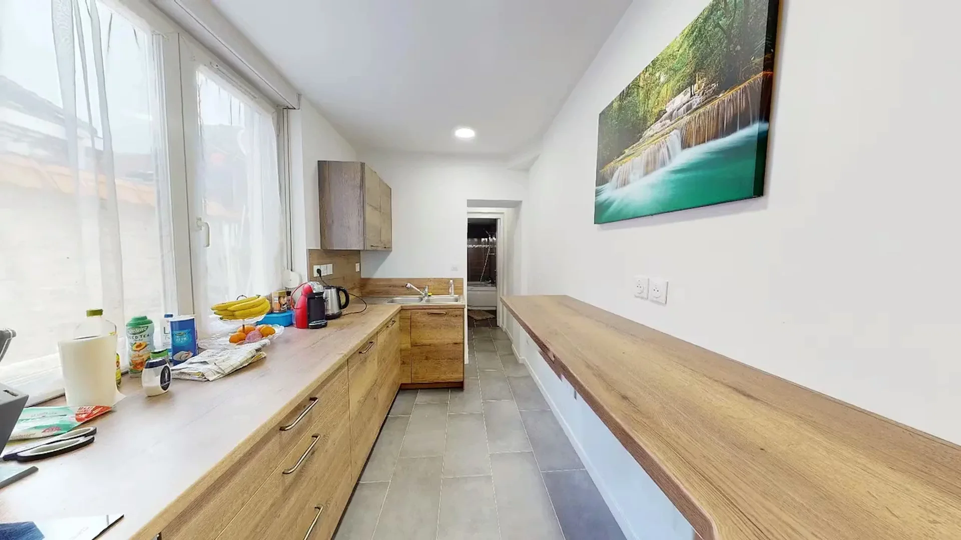 Quarto de estudante económico perto do campus em 