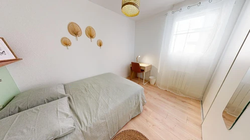 Room for rent in a shared flat in Bordeaux