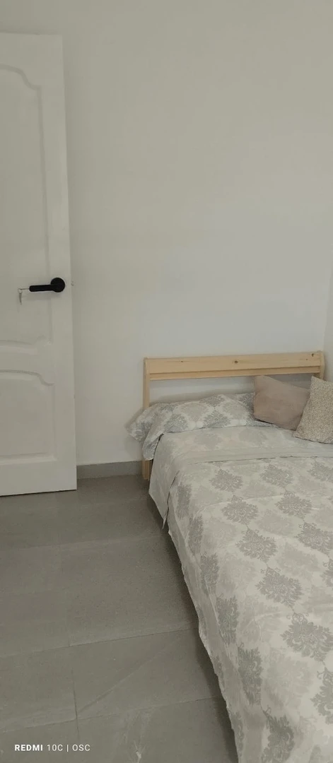 Habitación en alquiler con cama doble Sevilla