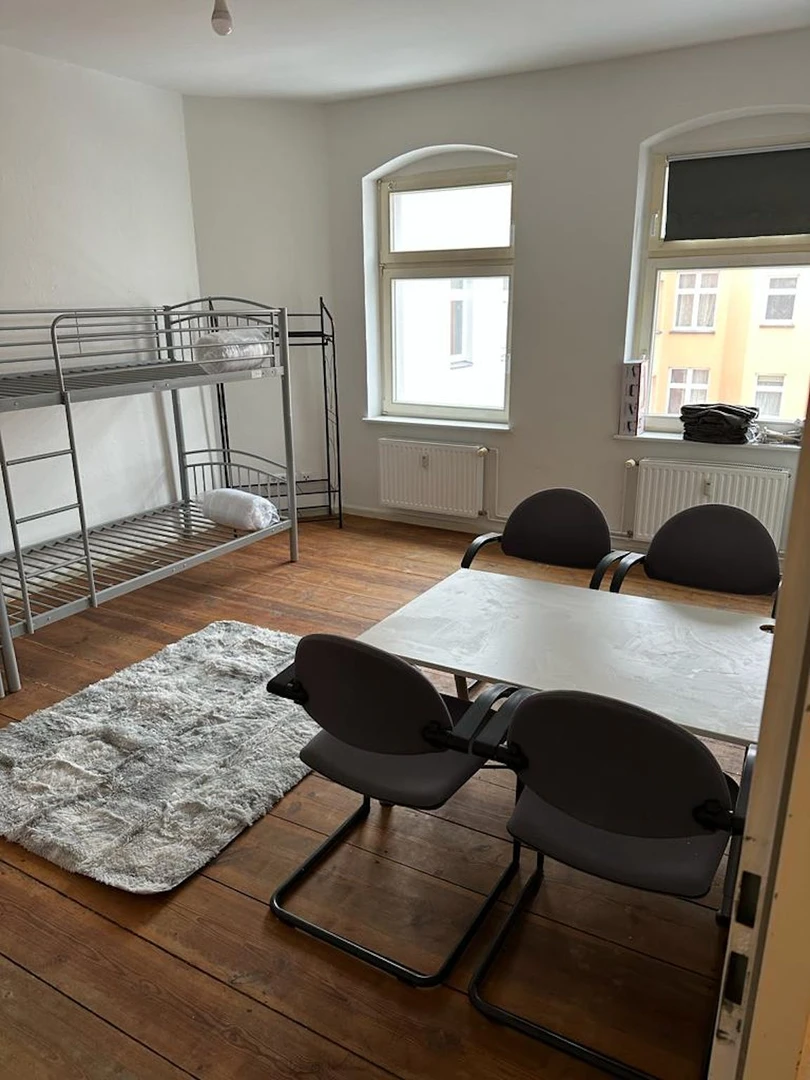 Shared room in 3-bedroom flat berlin