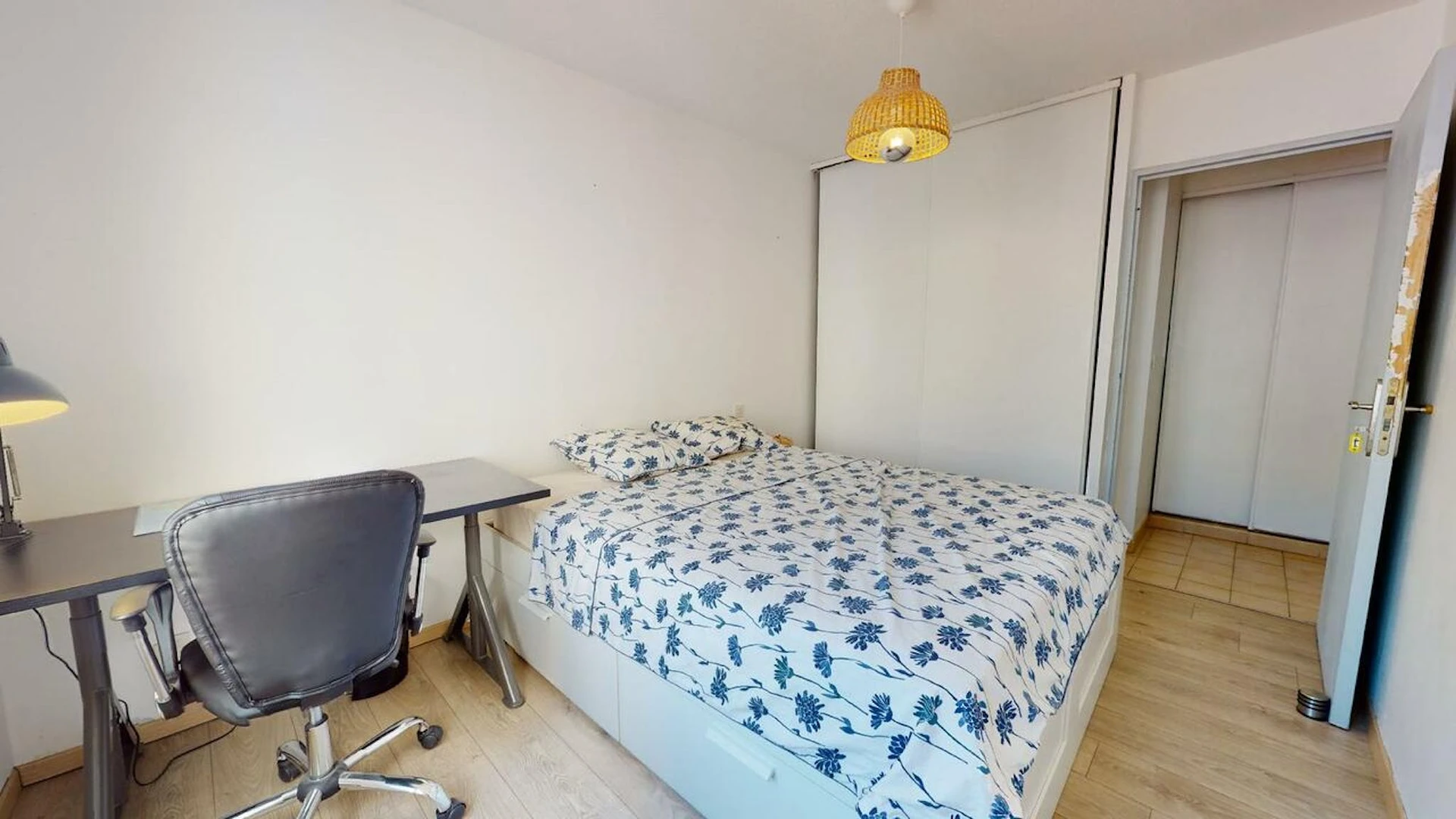 Room for rent in a shared flat in toulon