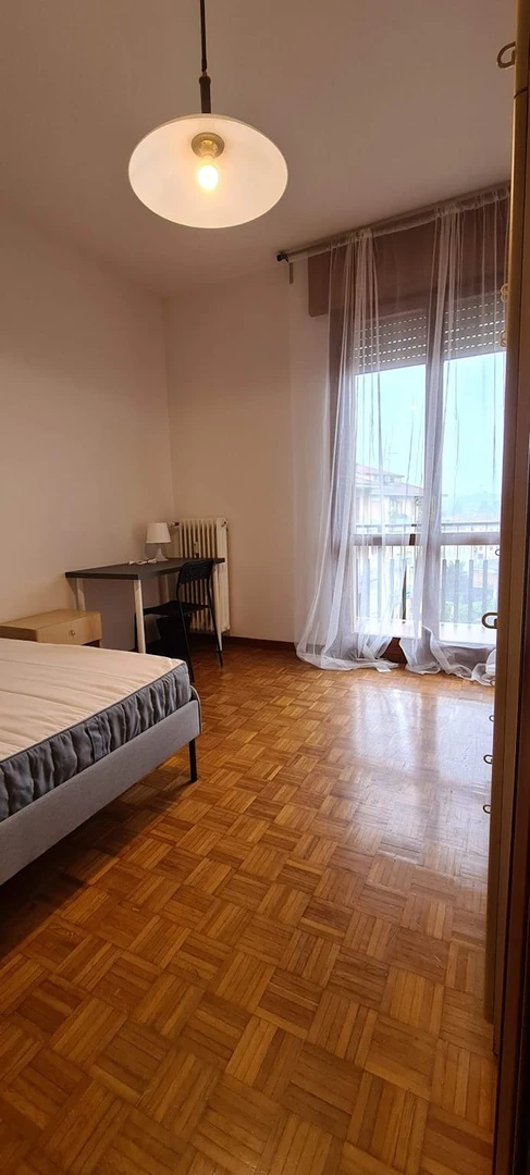 Pokój do wynajęcia z podwójnym łóżkiem w Vicenza