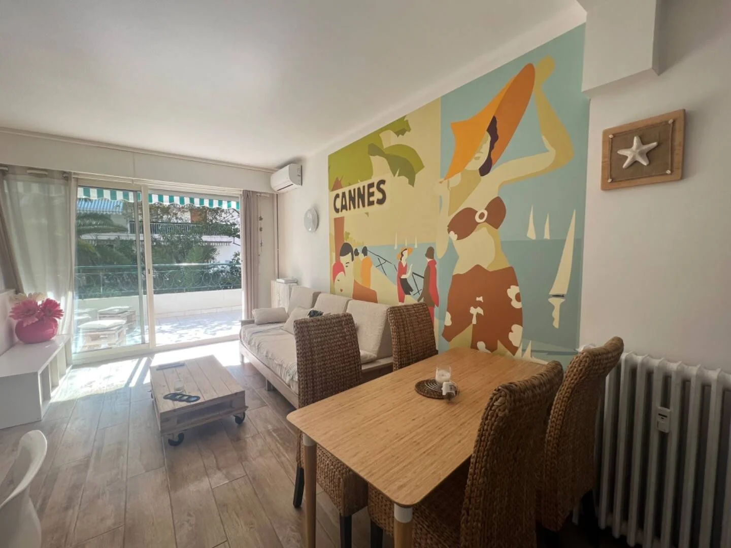 Quarto de estudante em  com área de estudo e instalações partilhadas