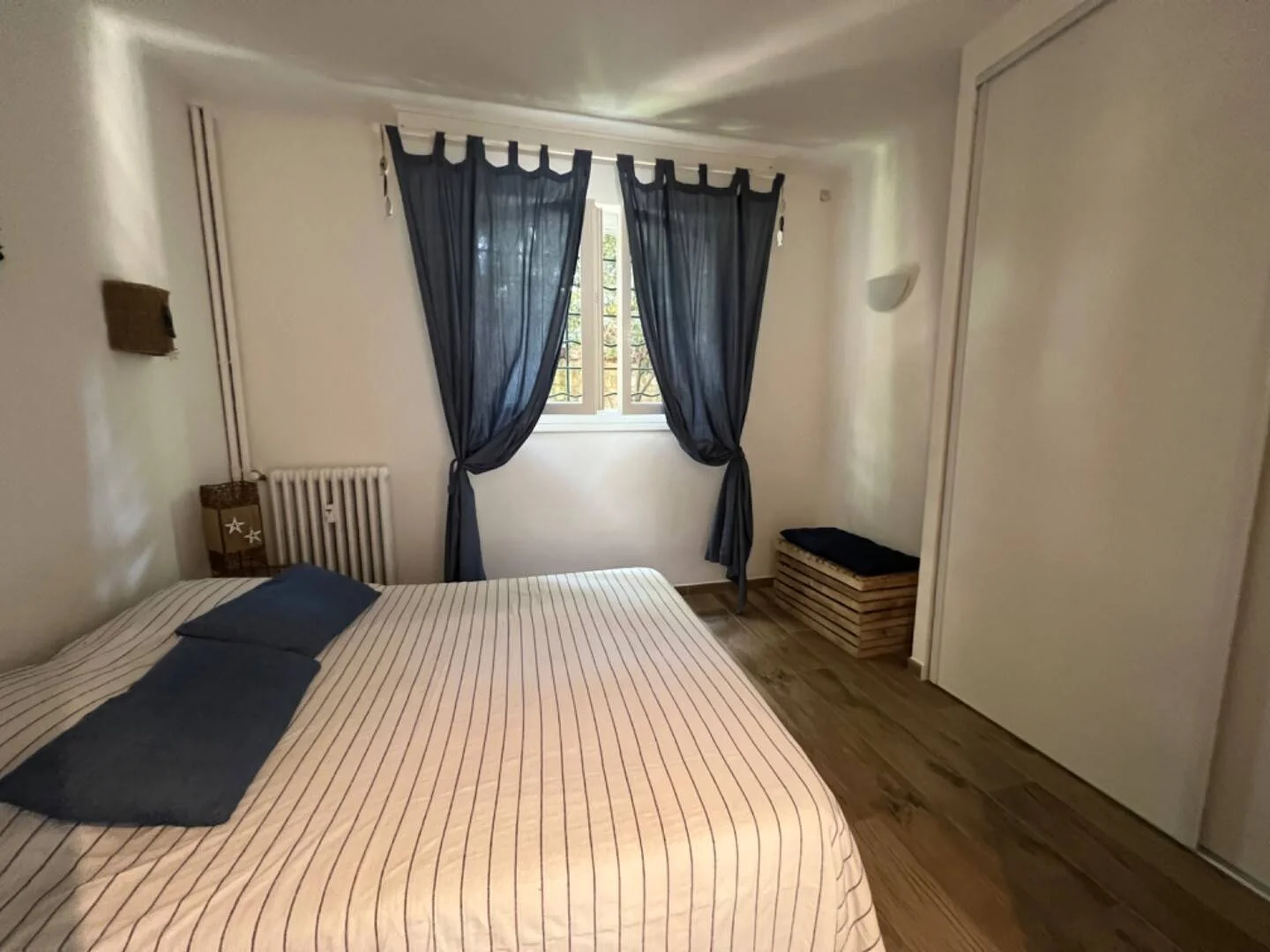 Quarto de estudante económico perto do campus em 