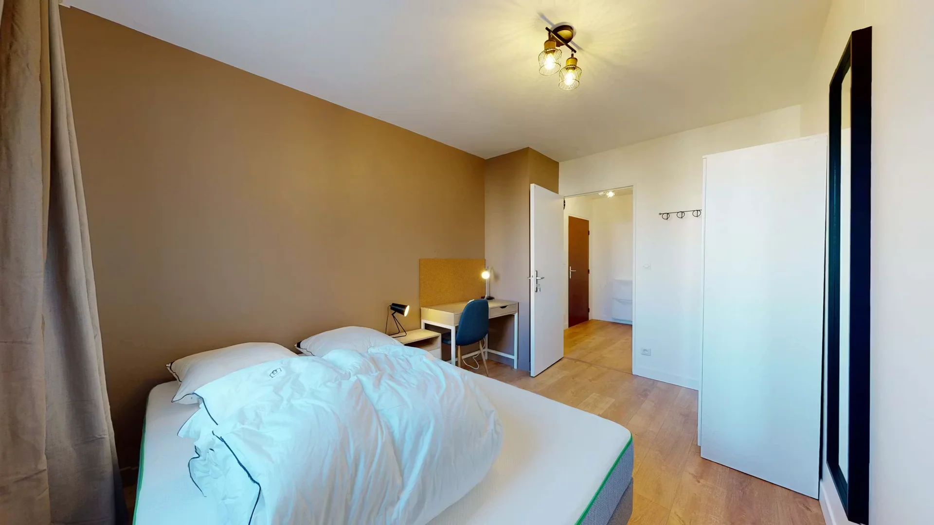 Comfortable and spacious student room in 