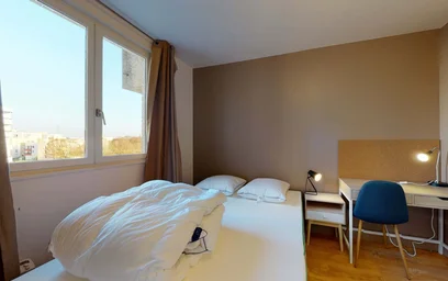 Quarto privado em 5 boulevard Vauban Montigny-le-Bretonneux 78180 FR, imagem 3 de 8