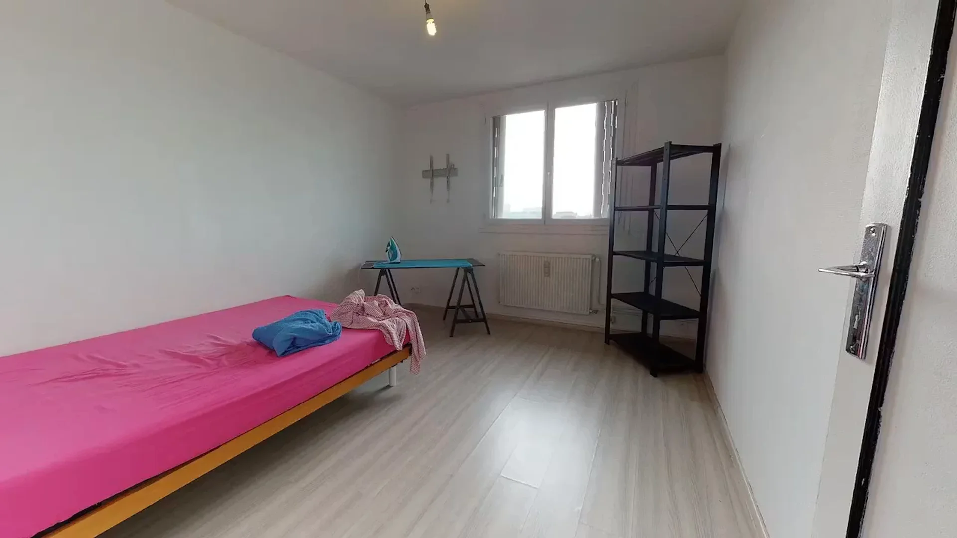 Cozy room for students available in 
