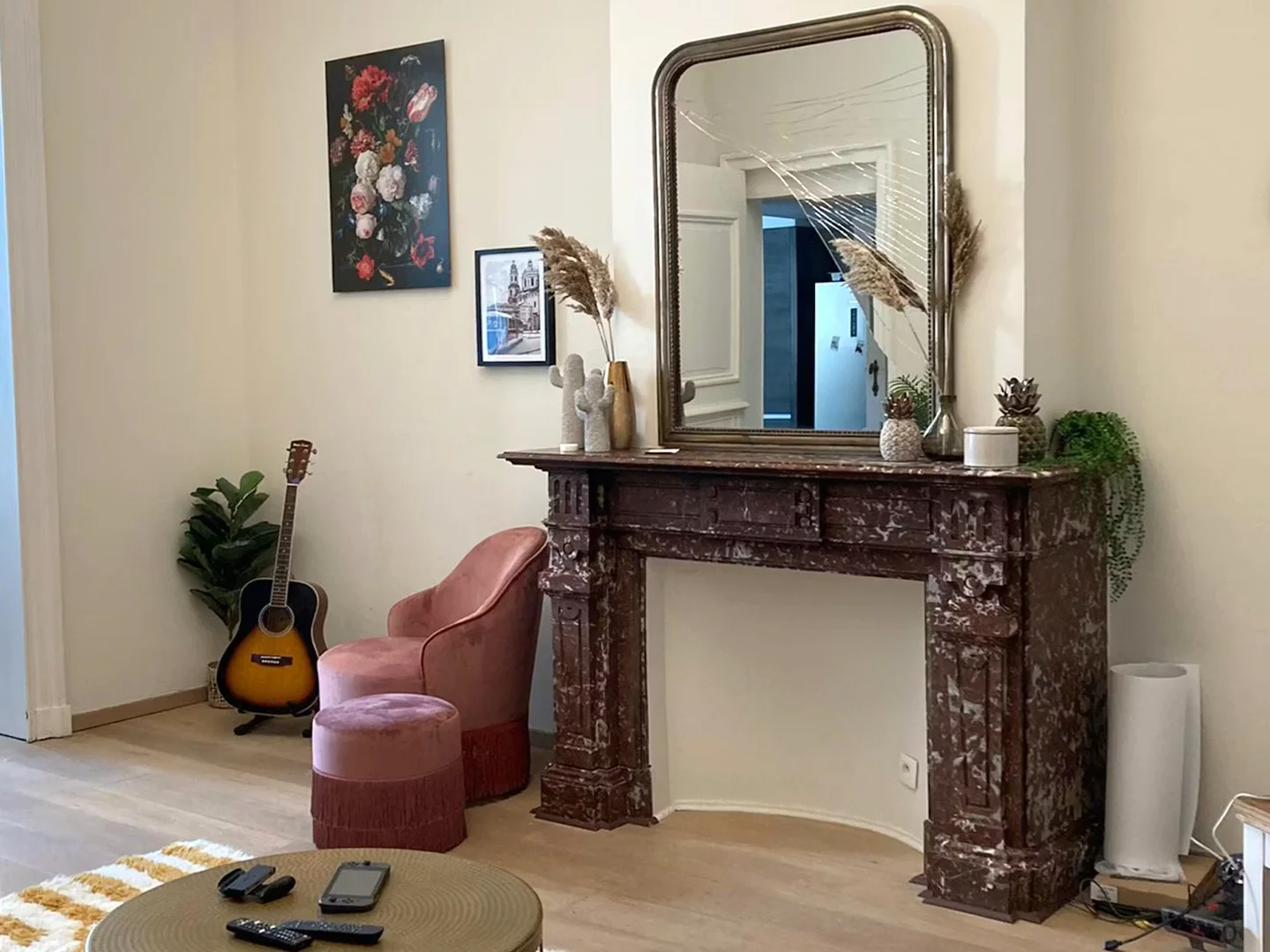 Chambre confortable pour étudiants disponible dans 