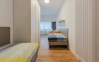 {area} de ortak bir dairede kiralık oda