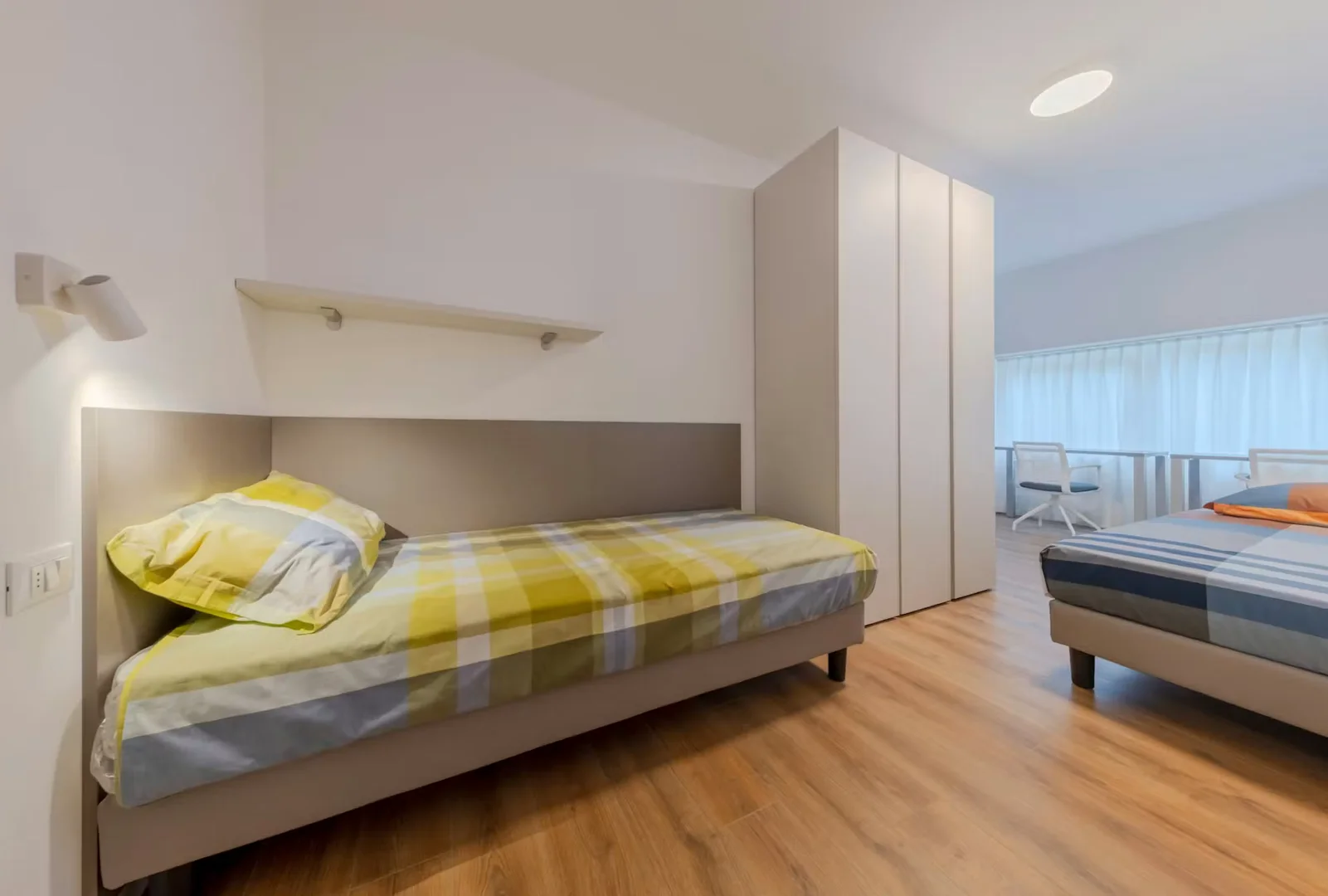 'de öğrenci dairesinde, tamamen mobilyalı kiralık oda
