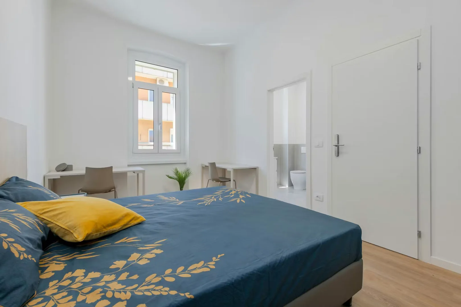 Student-friendly room in  with modern amenities