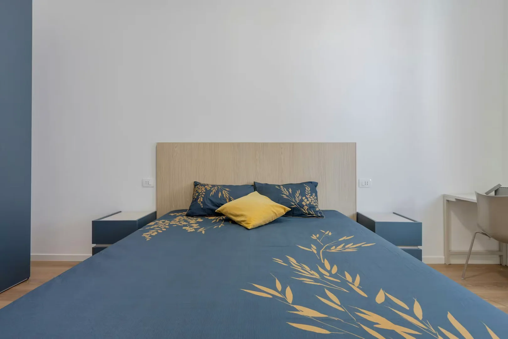 Comfortable and spacious student room in 