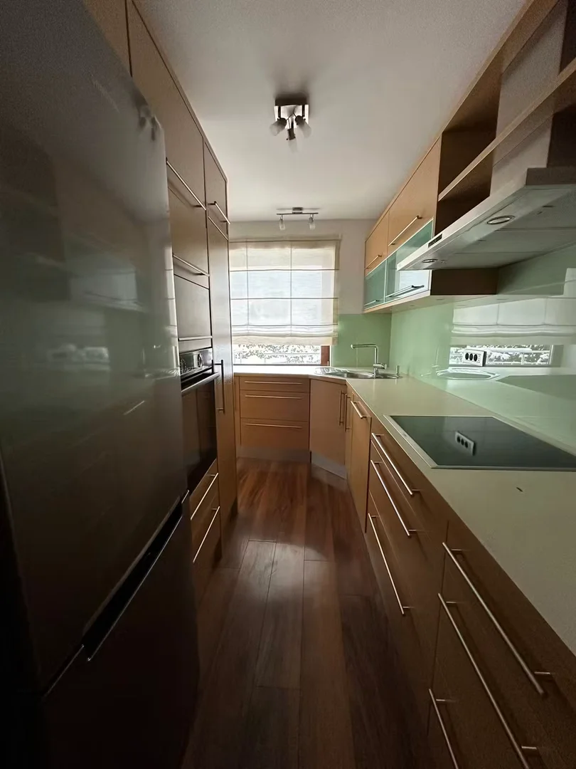 Habitación asequible para estudiantes con buena iluminación en