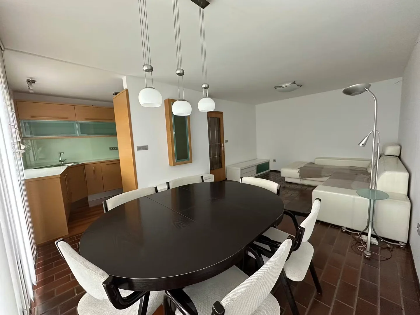 Habitación para estudiantes en con área de estudio y facilidades compartidas