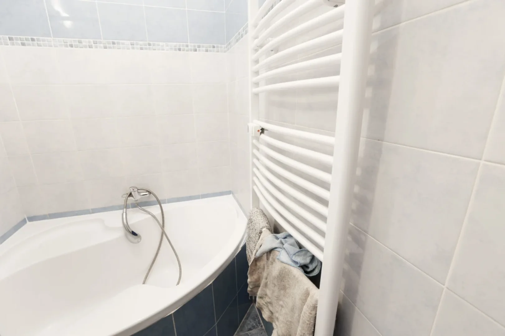 Quarto para alugar em apartamento de estudantes em , totalmente mobilado