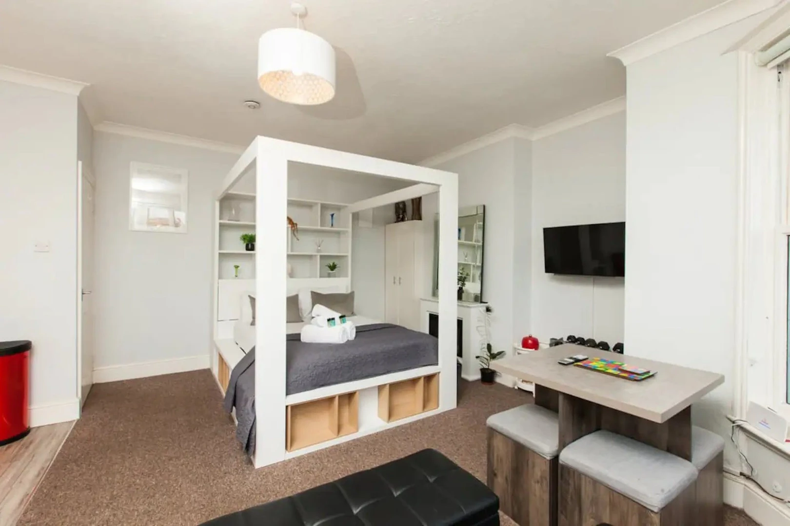 Entire fully furnished flat in Brighton
