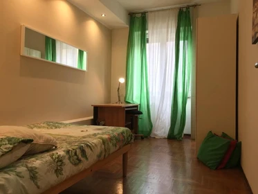 Cheap private room in Milano