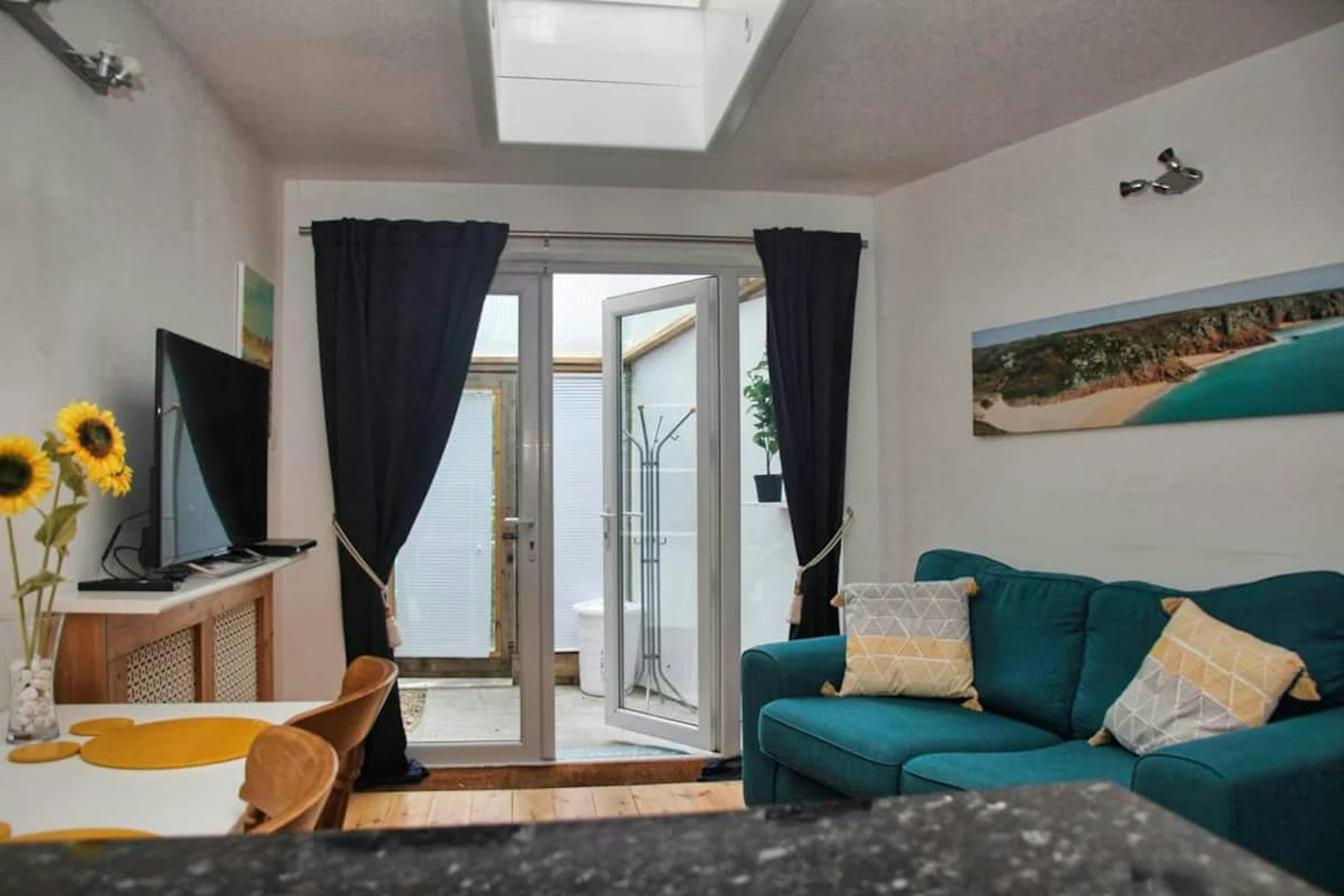 Two bedroom accommodation in Bath