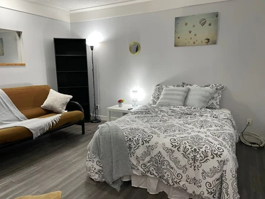 Quarto para alugar ao mês em Victoria