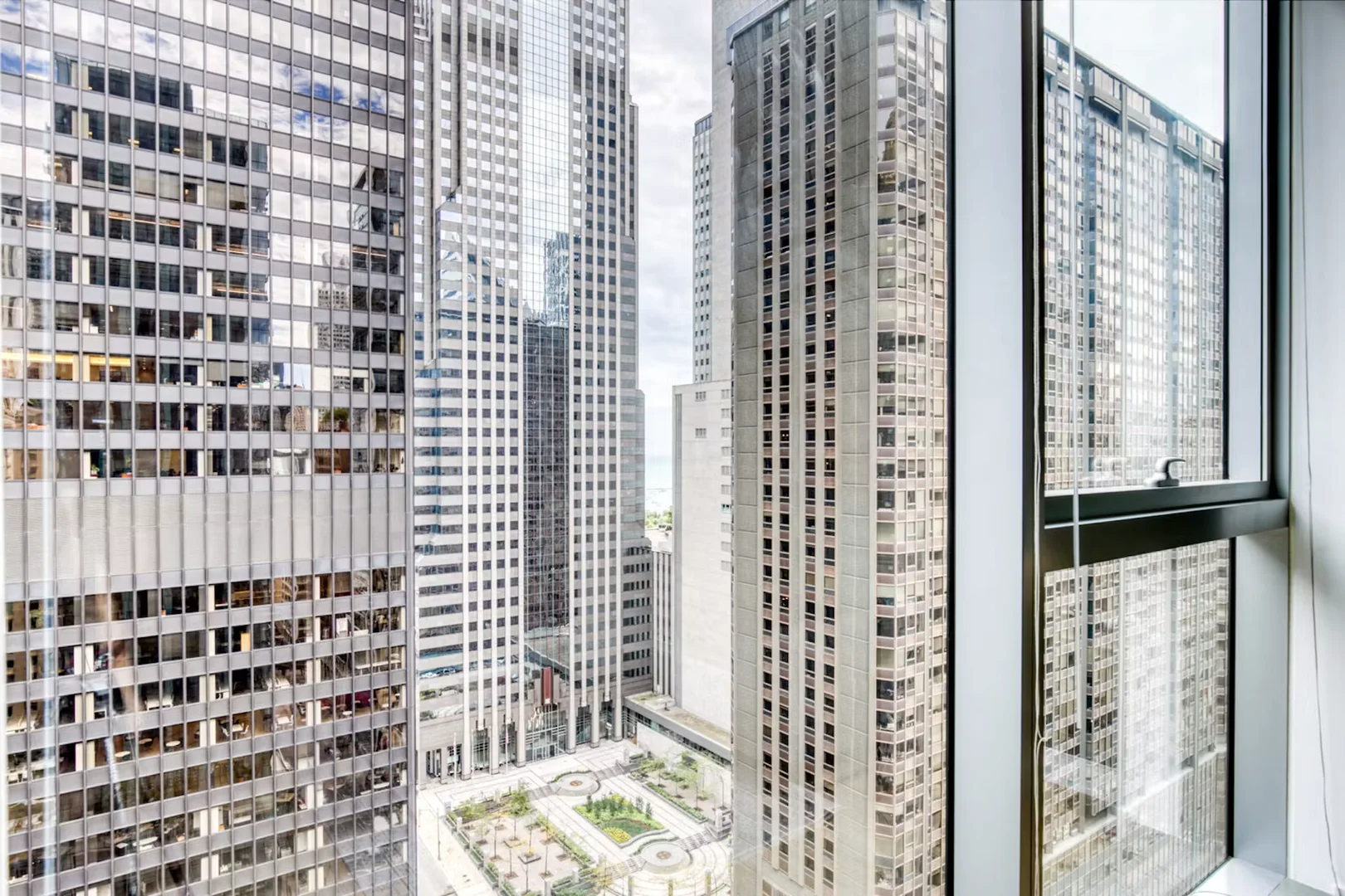 North Garland Court, Chicago Loop