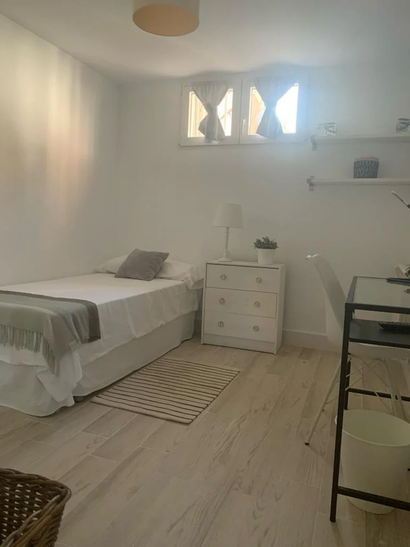 Room for rent in a shared flat in pozuelo-de-alarcon