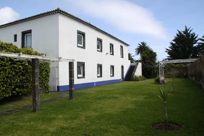 Komplette Wohnung voll möbliert in Ponta-delgada