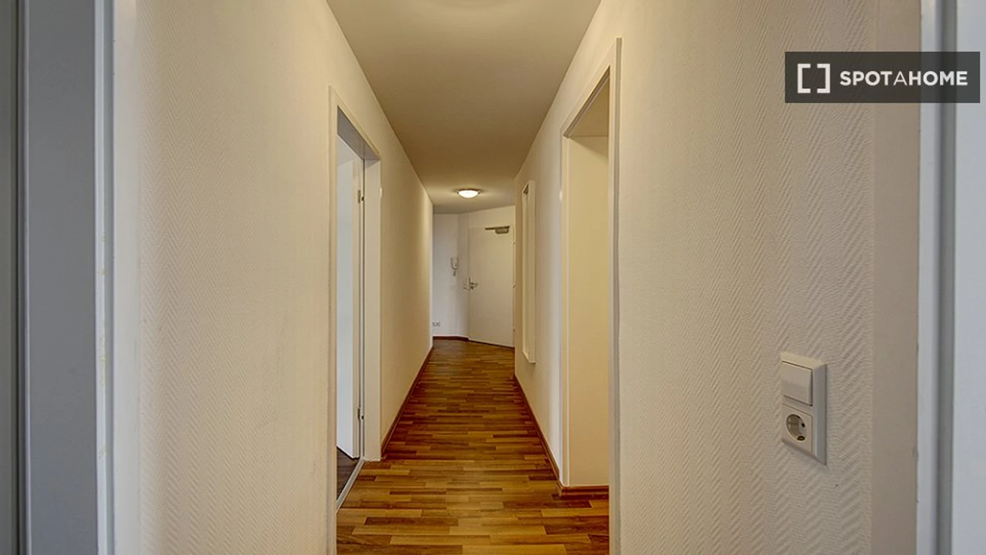 Stuttgart de çift kişilik yataklı kiralık oda