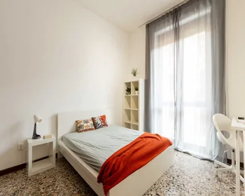 Private room at Viale Nazario Sauro, Maciachini-Maggiolina, image 2 of 10
