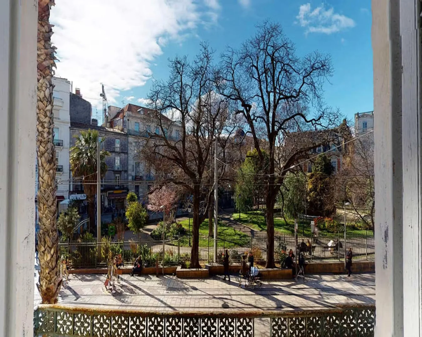 Chambre d'étudiant à avec espace d'étude et installations communes