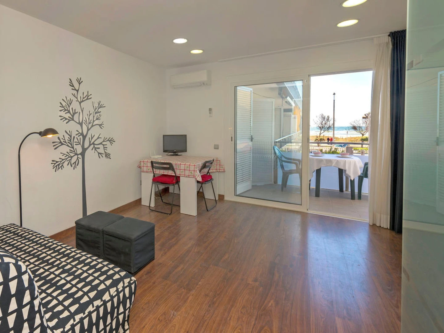 Modern and bright flat in Castelldefels