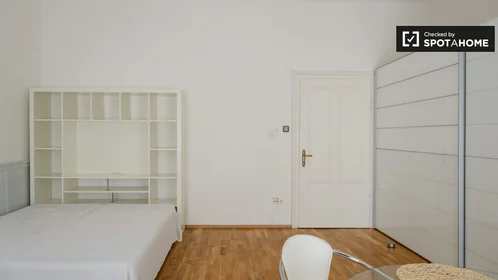Studio at Rauchfangkehrergasse, image 12 of 19