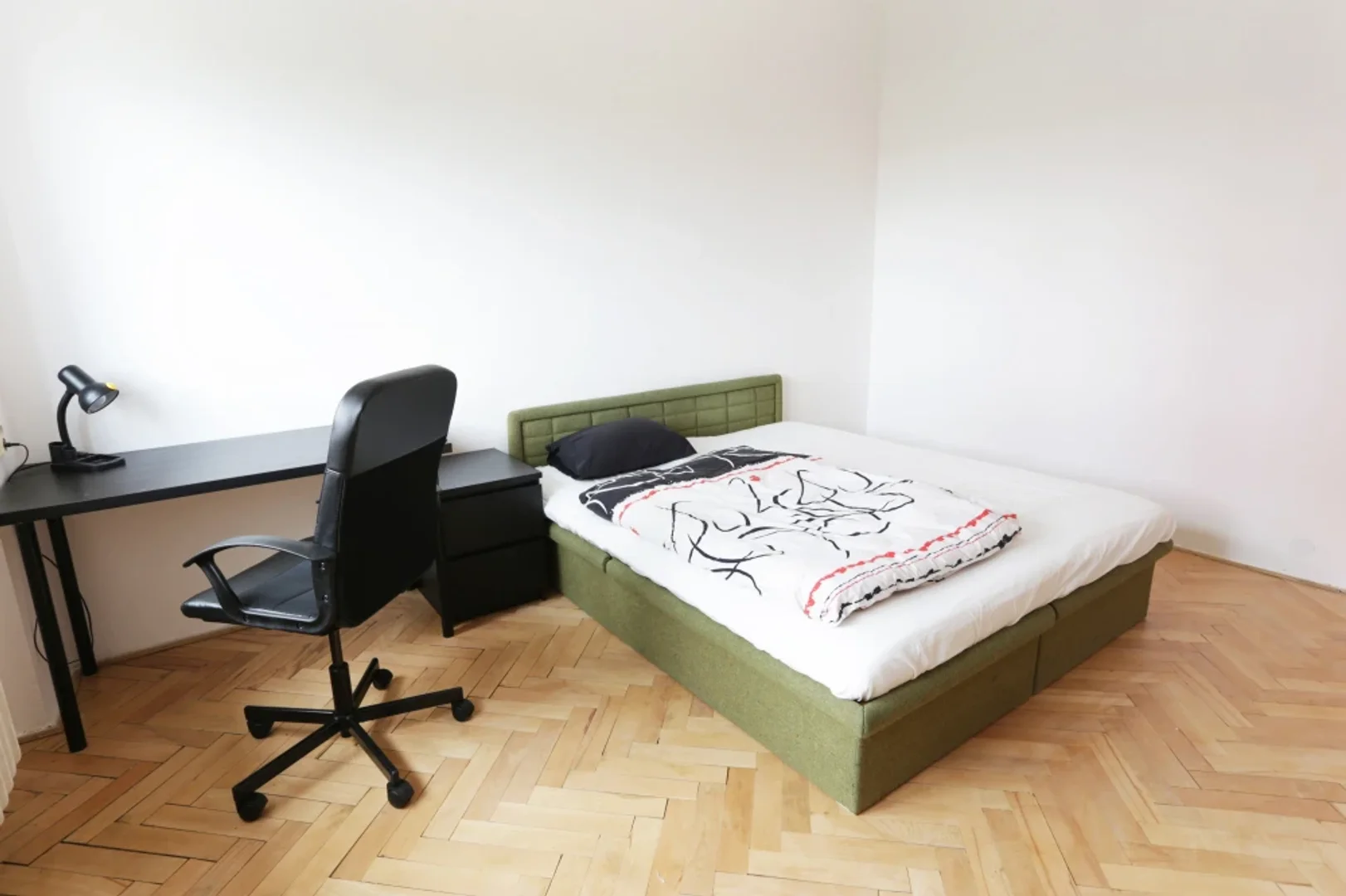 Helles und luftiges Studentenzimmer mit einfachem Zugang zur Universität in 