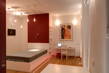 Entire apartment at Neulerchenfelder Straße 41, image 2 of 25