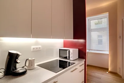 Entire apartment at Neulerchenfelder Straße 41, image 13 of 25