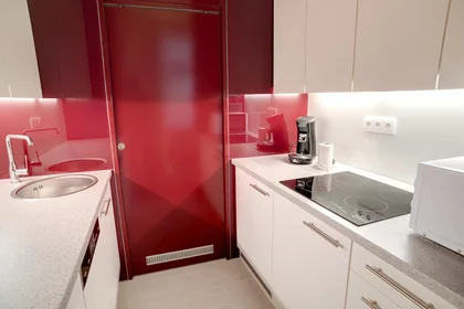 Entire apartment at Neulerchenfelder Straße 41, image 14 of 25