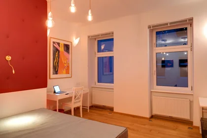 Entire apartment at Neulerchenfelder Straße 41, image 3 of 25