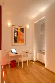 Entire apartment at Neulerchenfelder Straße 41, image 8 of 25