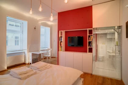 Entire apartment at Neulerchenfelder Straße 41, image 10 of 25