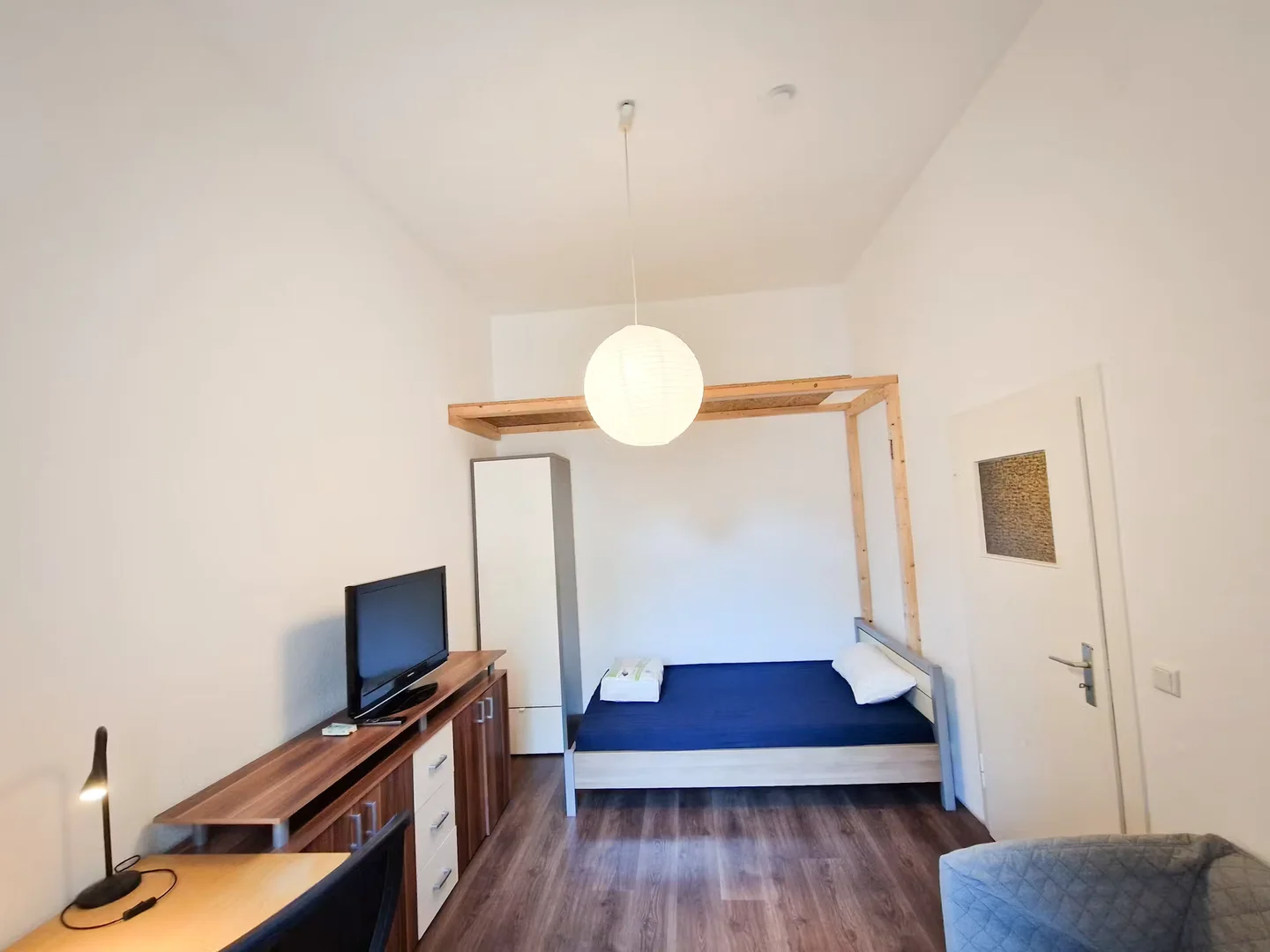 Funktionelles Studentenzimmer perfekt zum Studieren in 