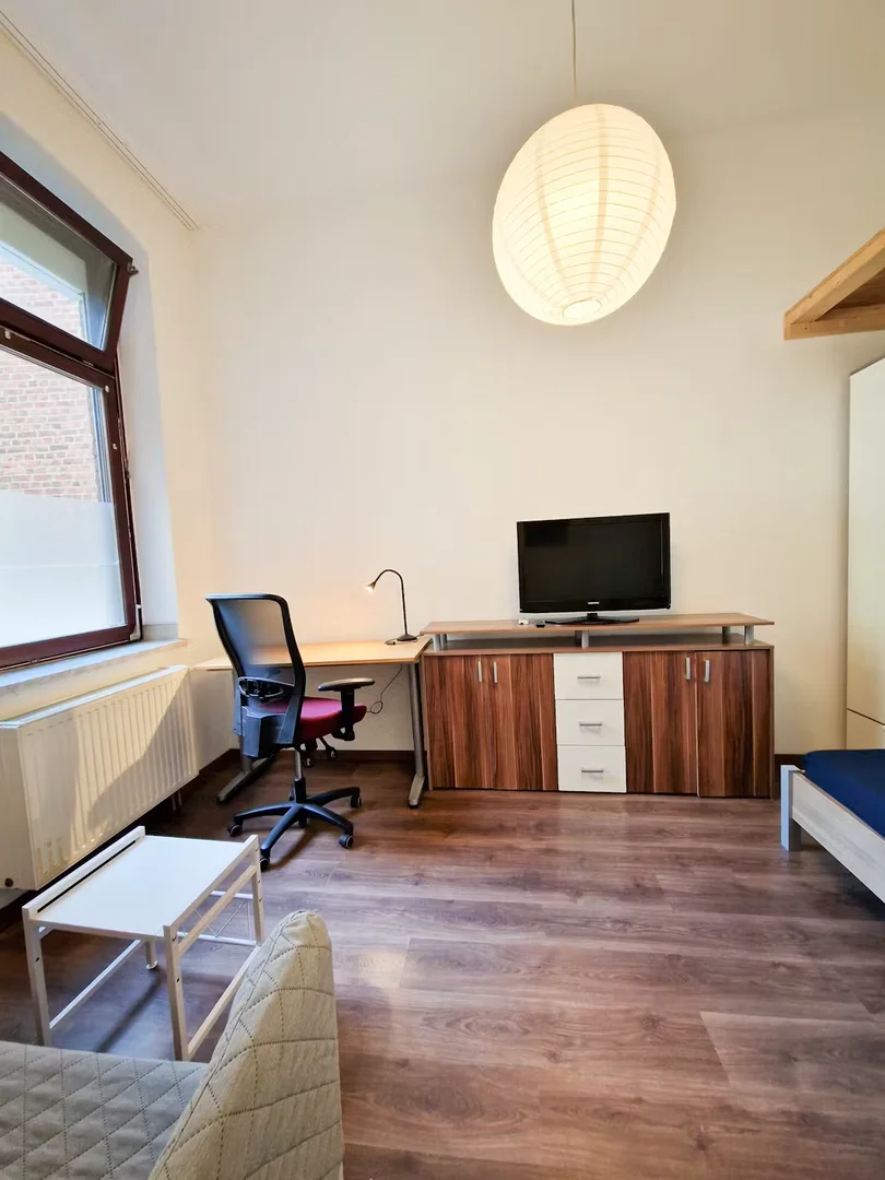 Zimmer in Studentenwohnung in  zu vermieten, voll möbliert