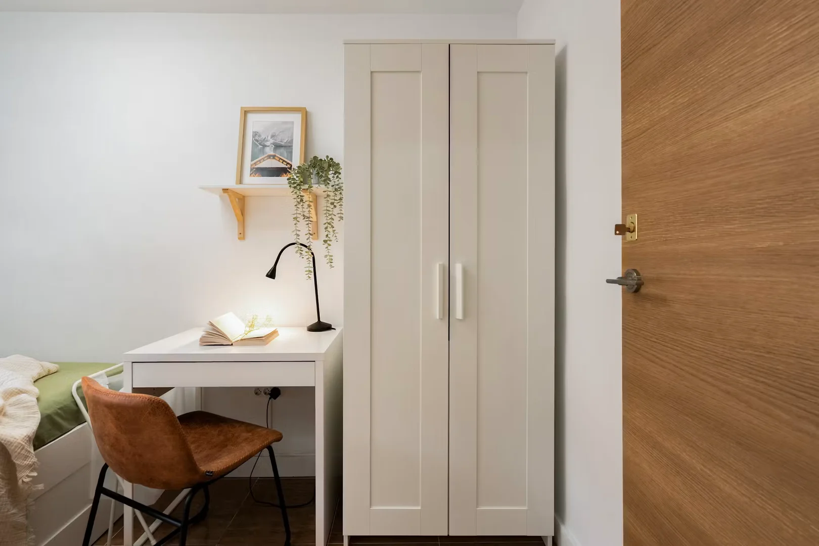 Chambre confortable pour étudiants disponible dans 