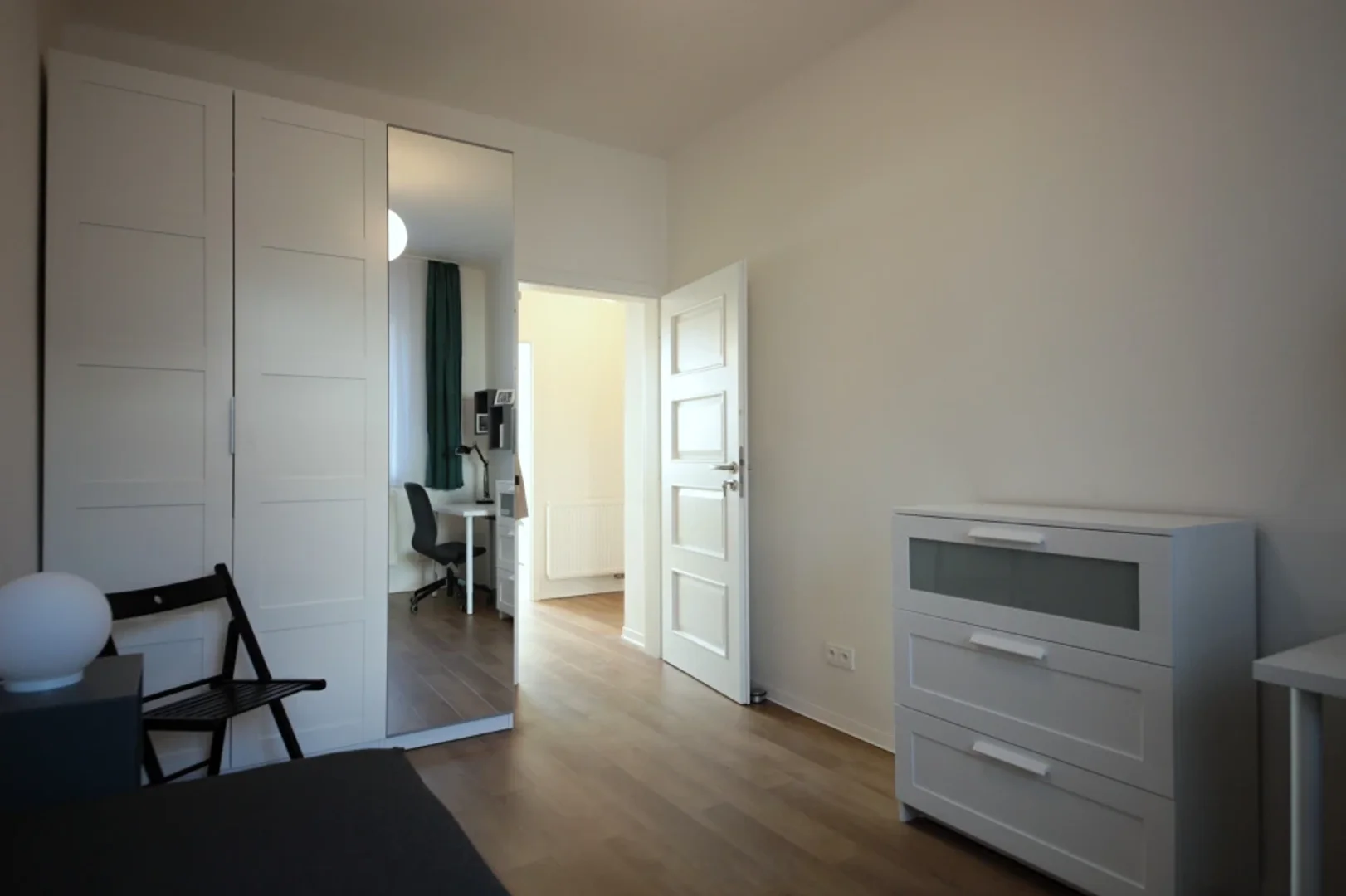 Quarto para alugar em apartamento de estudantes em , totalmente mobilado